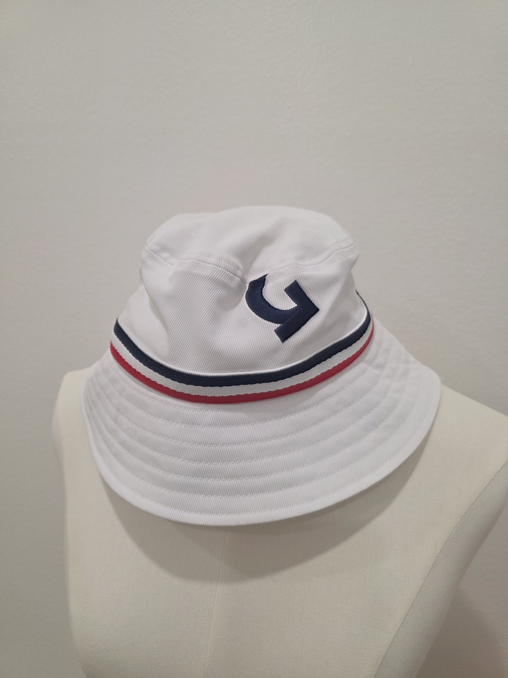 G/FORE White Bucket Hat with Navy Logo and Red & Navy Trim